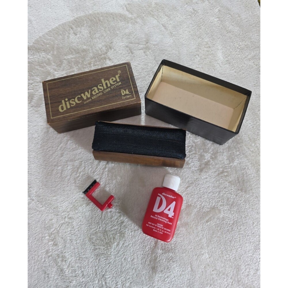 Discwasher D4 Record LP Cleaning Brush Half Full Bottle D3 Liquid Brush + Box